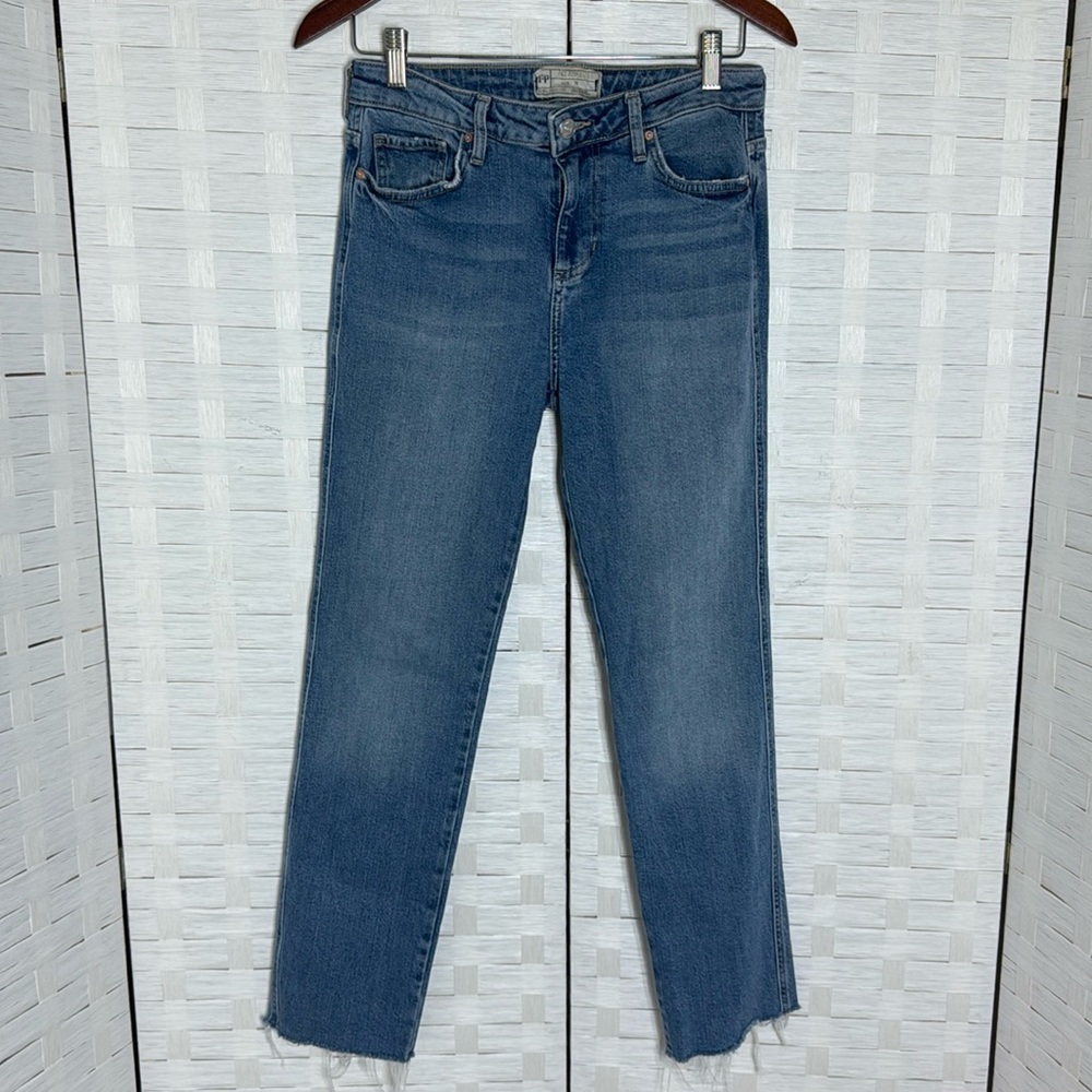 Free People‎ Raw Hem 5 Pocket Straight Leg Medium Wash Jeans Size 26